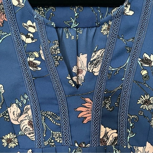 2/$30 Collective Concepts Blue and Pink Floral Sleeveless Blouse Top - Picture 2 of 11